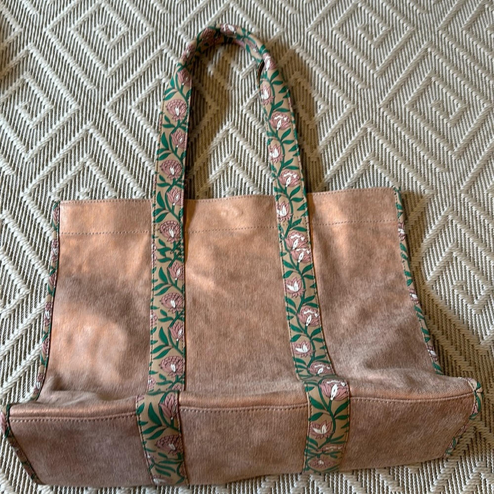 Llani Kavi Rose Gold Carryall *NWOT